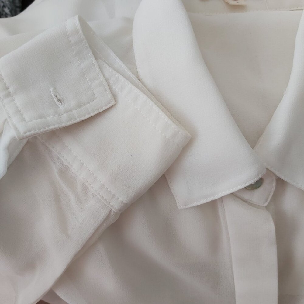 BLOUSE - COTTON CANDY LABEL - WHITE - NEW - SIZE LARGE. VERY DRESSY